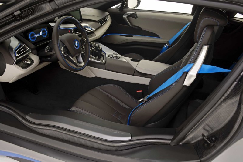BMW i8 Coupe салон