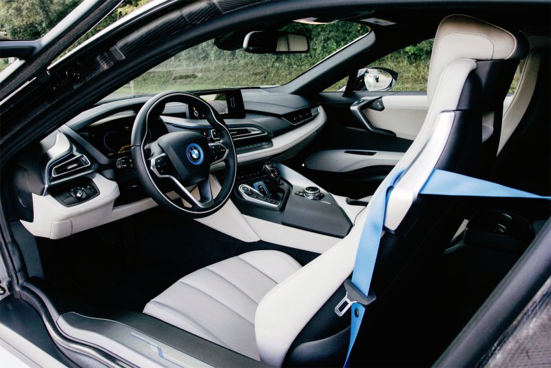 BMW i8 Coupe салон