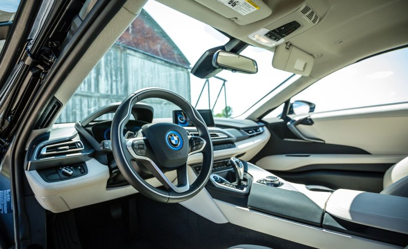 Салон BMW i8 2017