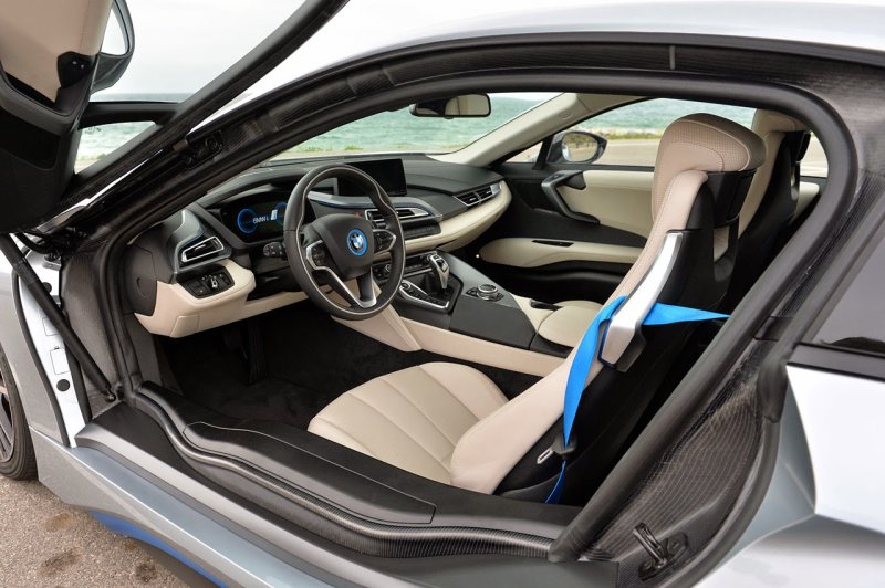 BMW i8 салон белый