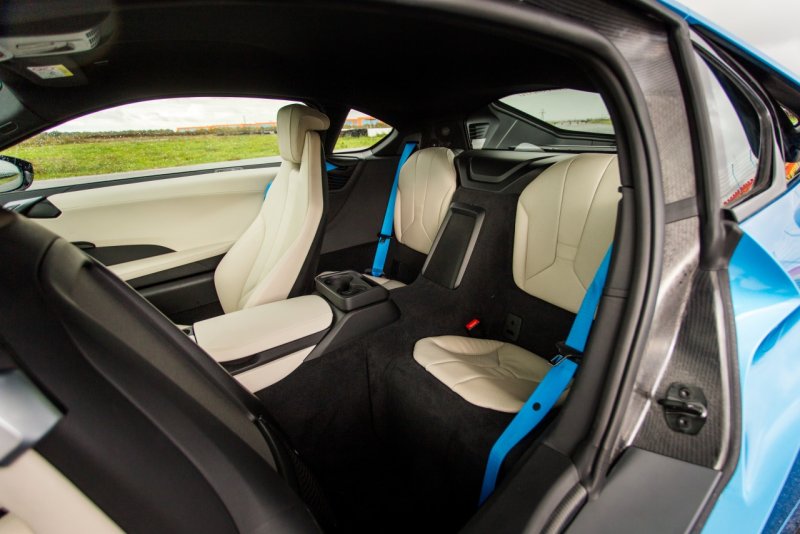 BMW i8 салон
