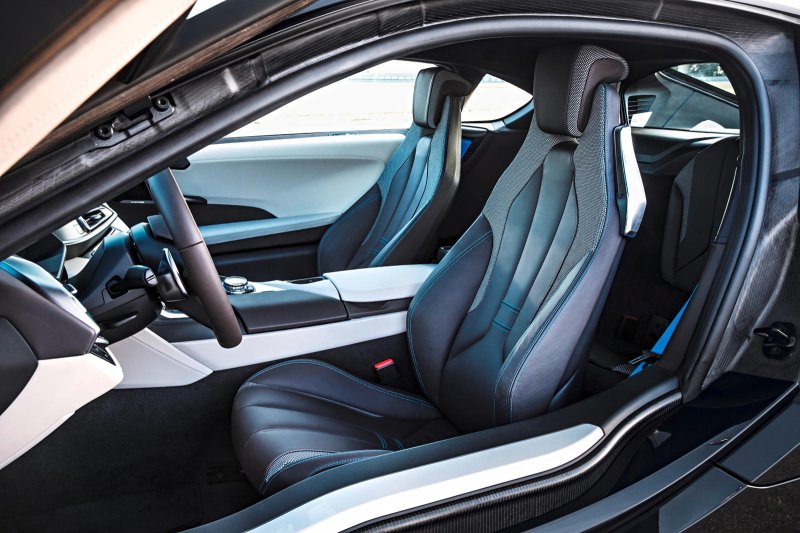 BMW i8 салон
