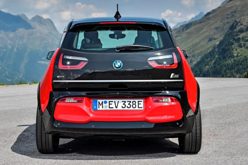 BMW i3 сзади