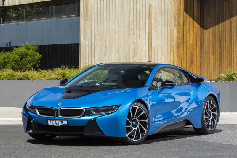 Спортивная БМВ i8