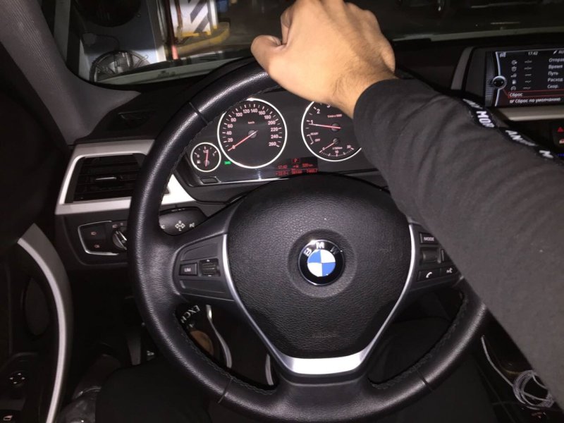 За рулем BMW 5