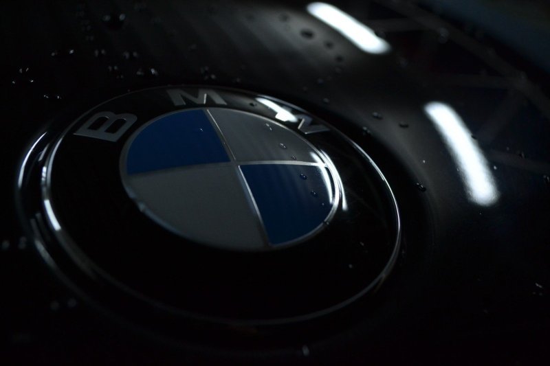 BMW эмблема черная m50d
