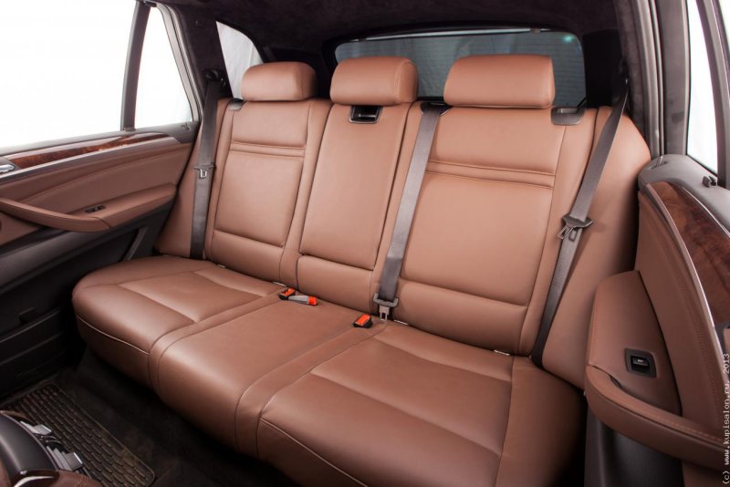 BMW x5 e70 салон сзади