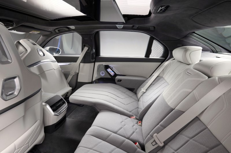 BMW x7 третий ряд