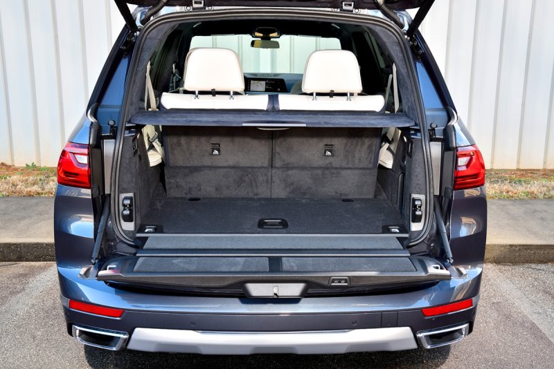 BMW x7 багажник