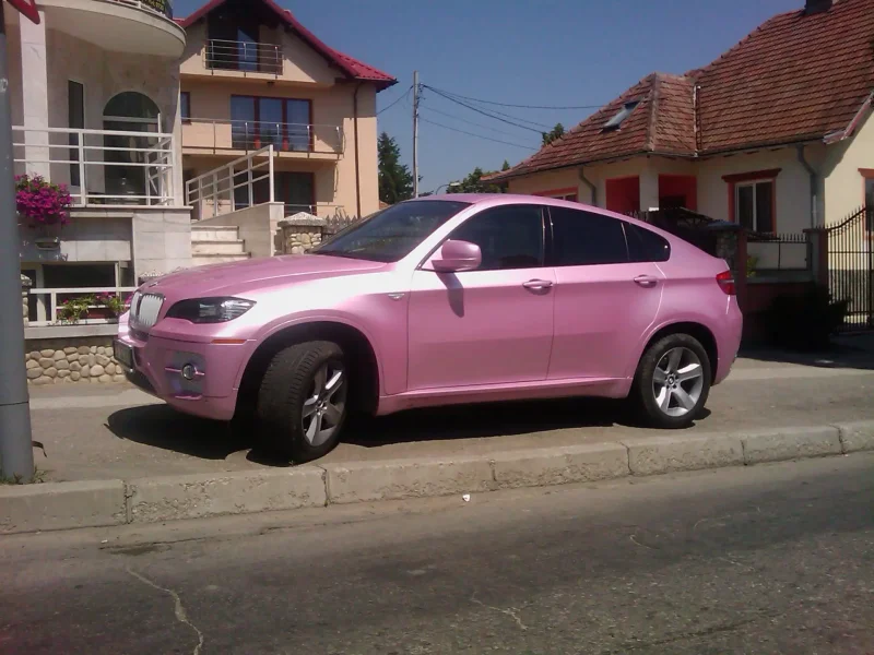 БМВ x6 розовая