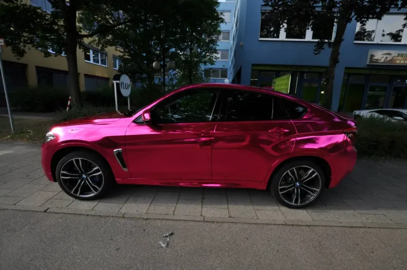 BMW m4 розовая