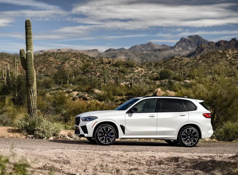 BMW x5m 2021 белый