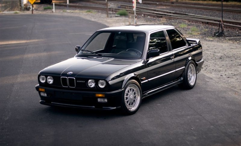 BMW e30 sedan