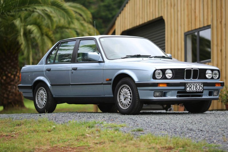 БМВ e30 седан