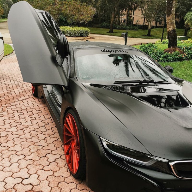 BMW i8 матовая
