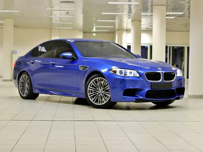 BMW m5 f10 синяя