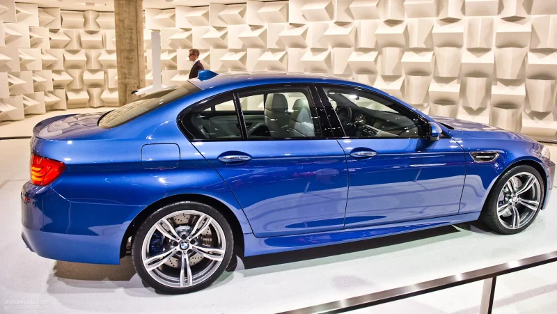 BMW g30 m5 синяя
