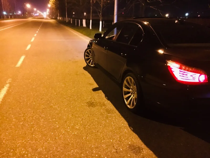 BMW m5 e60 ночью