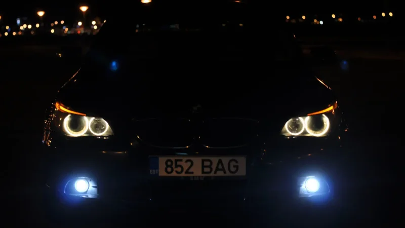 BMW 5 Series e60 ночью