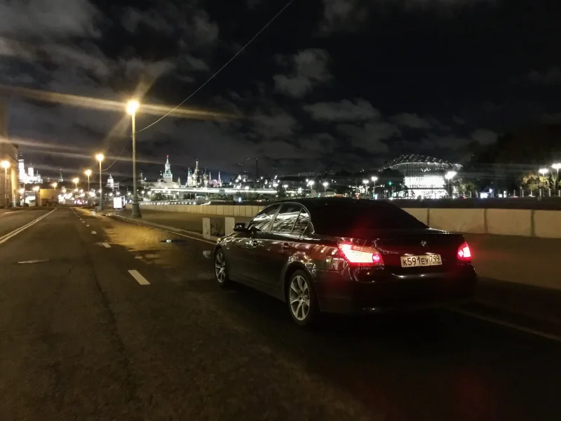 BMW 5 Series e60 ночью