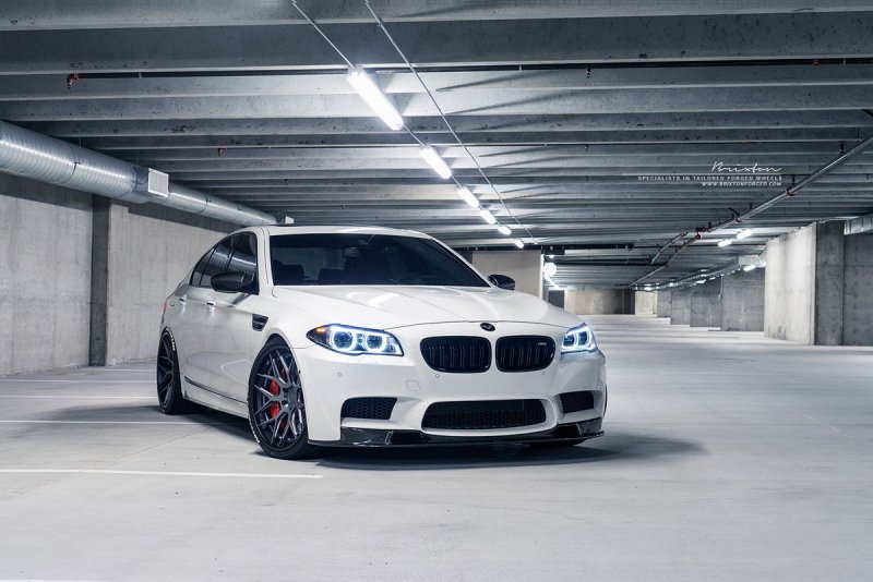 BMW m5 f10 белая
