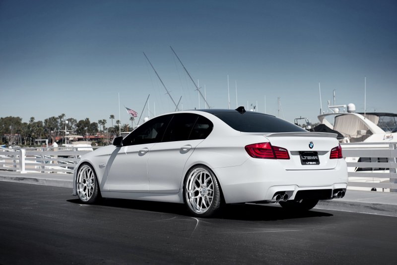 БМВ f10 белая