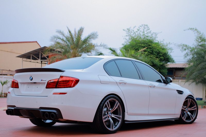 BMW m5 f10 белая