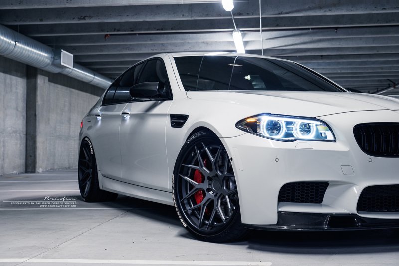 BMW e60 белая