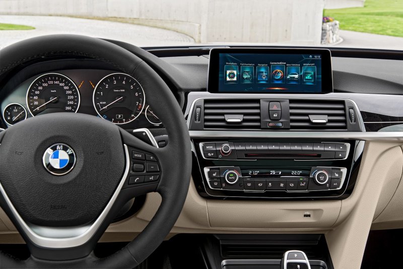 BMW 330i XDRIVE 2018