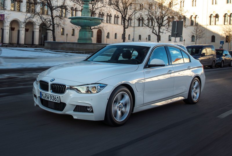 BMW 3-Series 330e