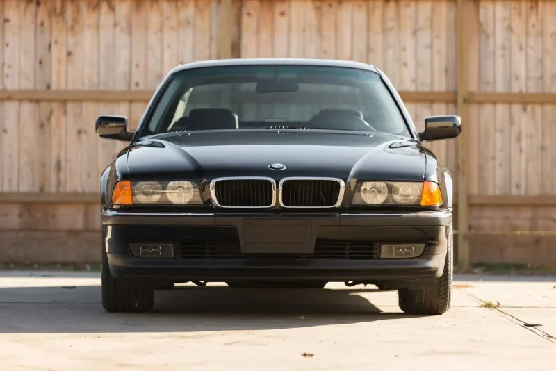 БМВ е38 740i