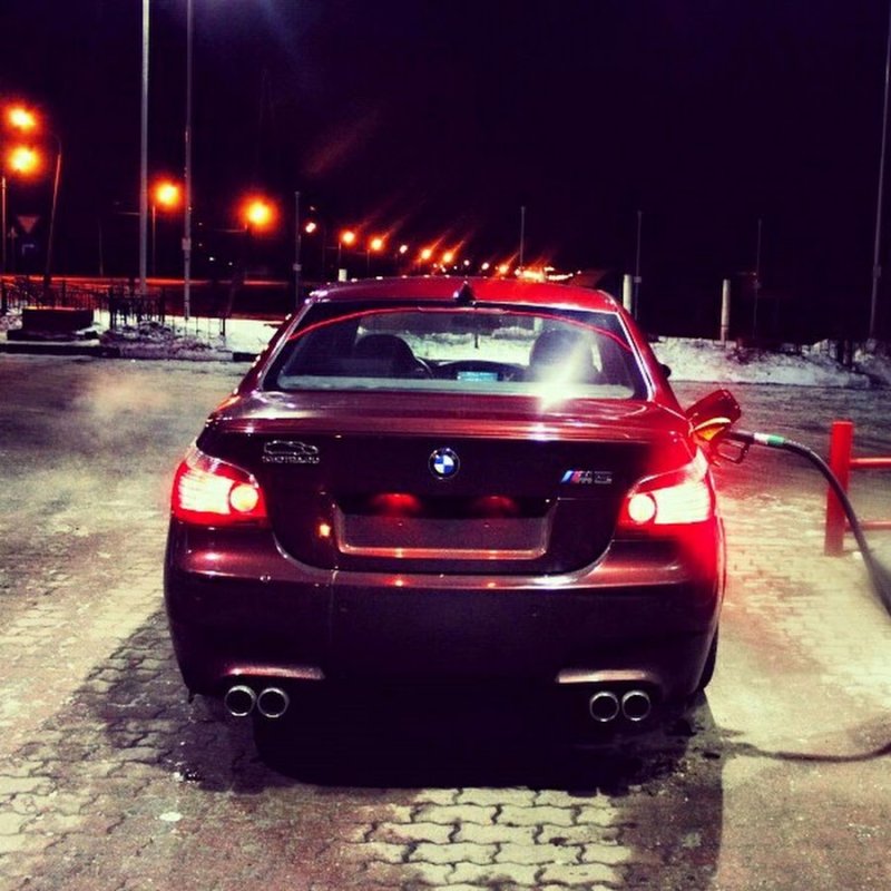 БМВ м5 е60 с девушкой