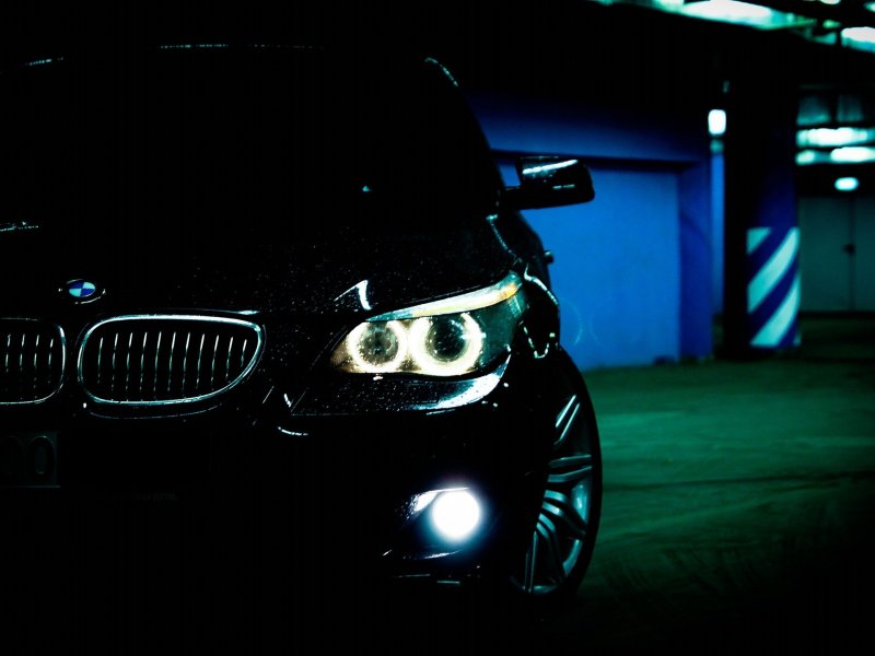 БМВ х5 в темноте