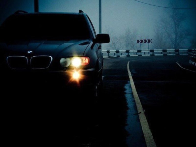 Парень за рулем