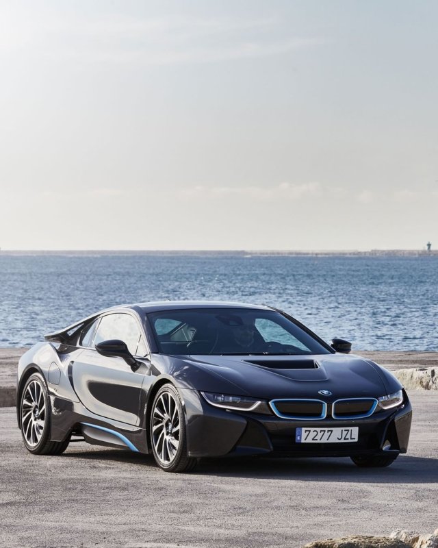 Спортивная БМВ i8