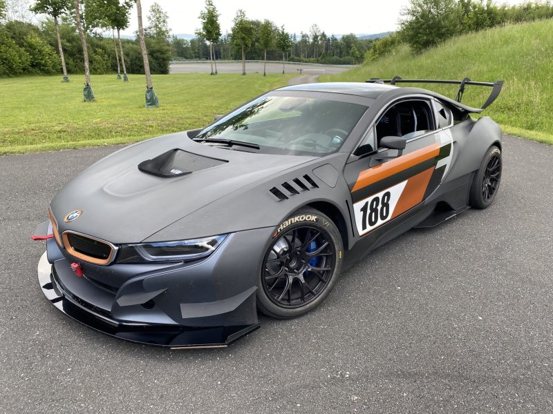 БМВ спорткар i8