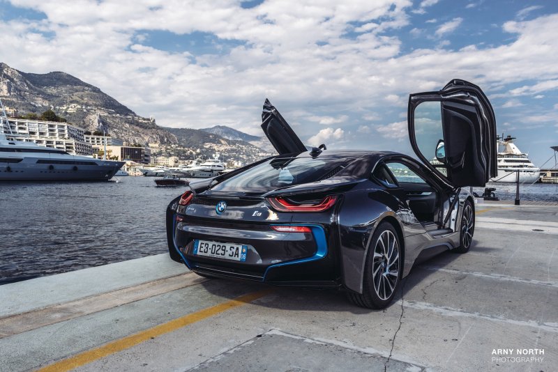 BMW i8 черная