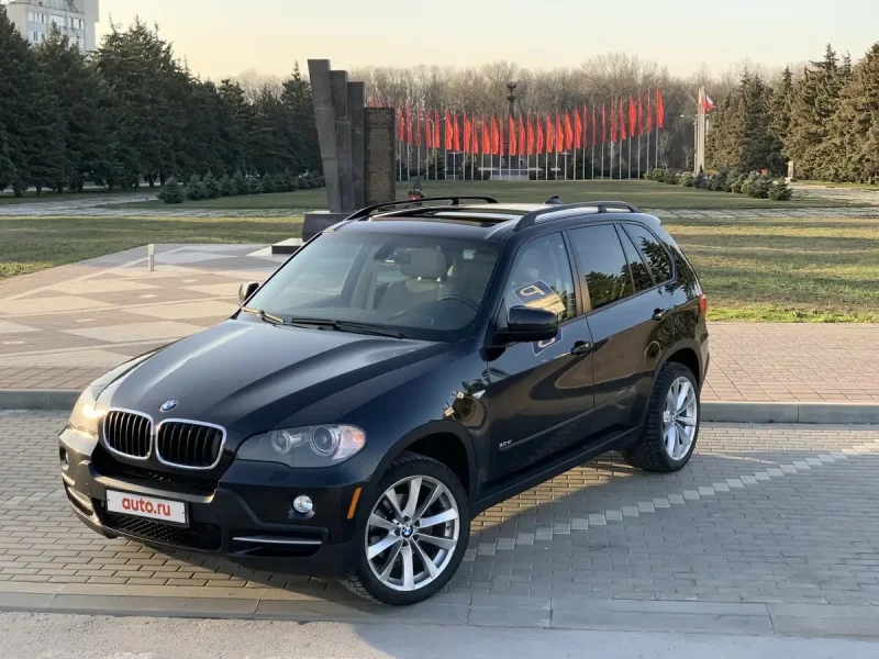 Черный BMW x5 2008