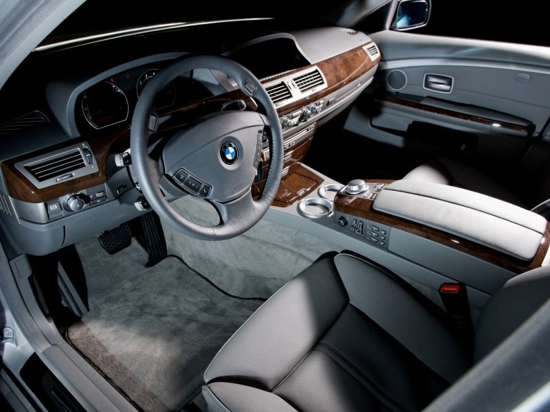 BMW 750i салон