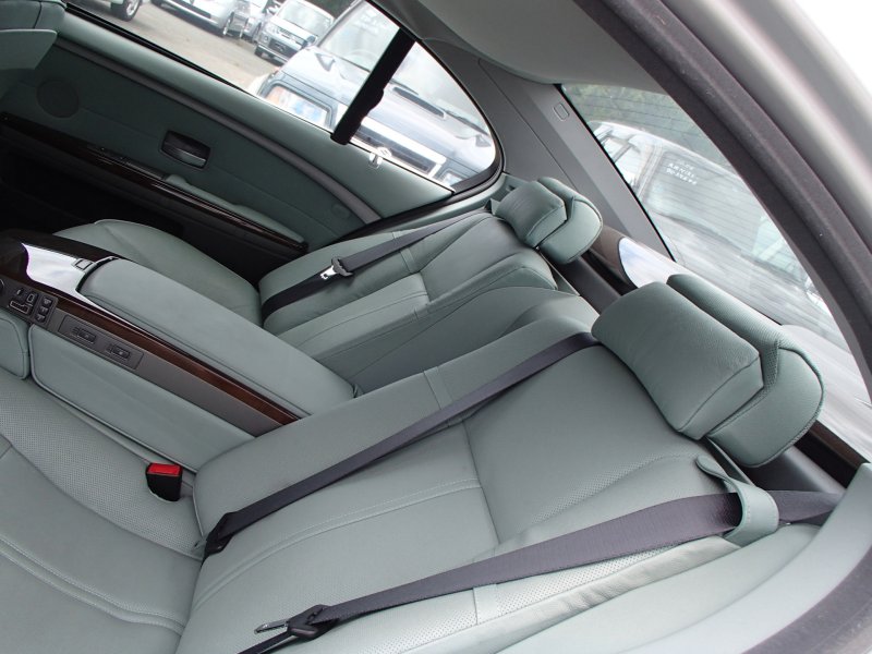 BMW 745i салон