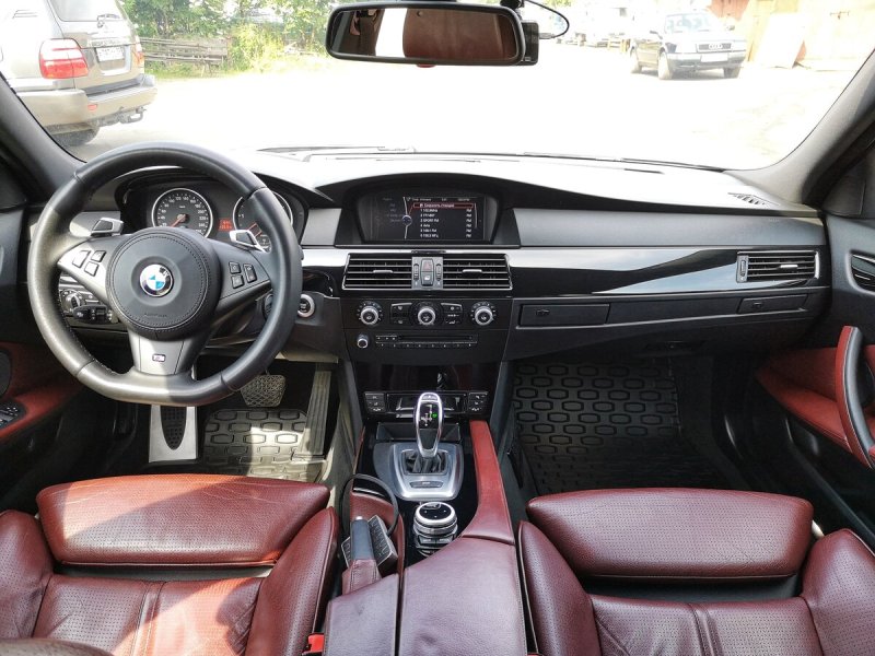 BMW e60 550i салон