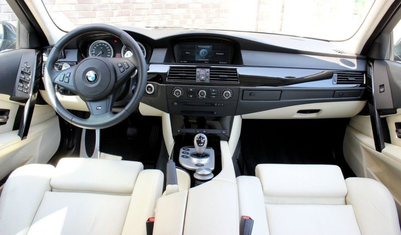 BMW 5 e60 салон