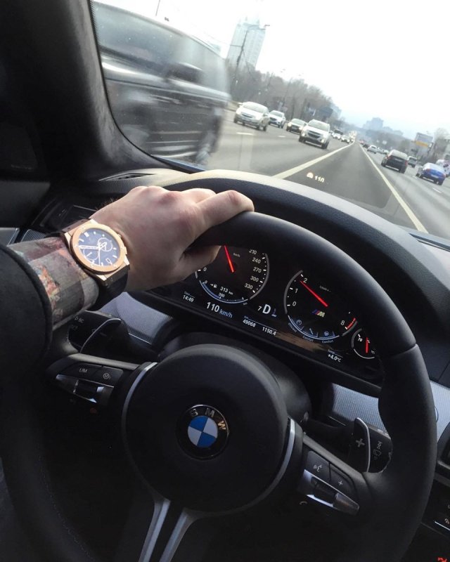 BMW m5 за рулем