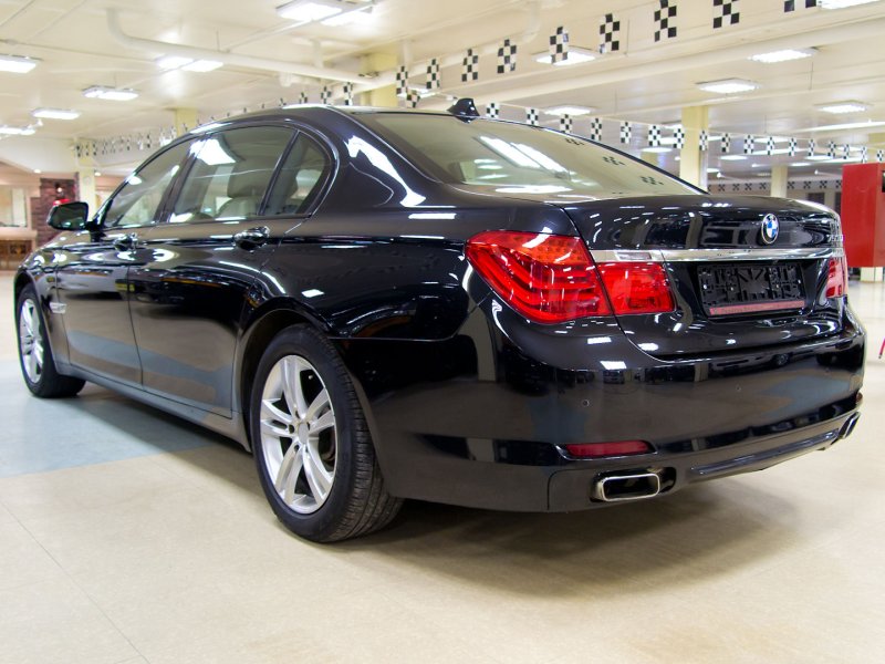 BMW 7 Series (e32)