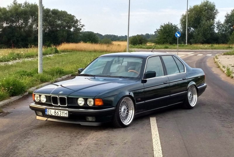 BMW 7 Series (e32)