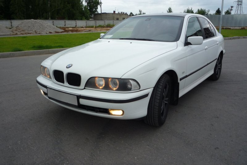 БМВ е39 1998