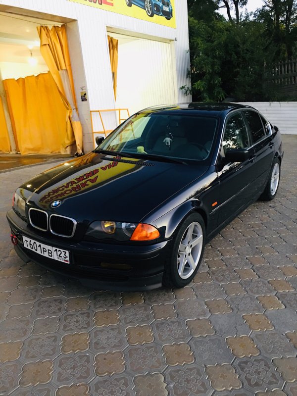 БМВ 5 1998 года