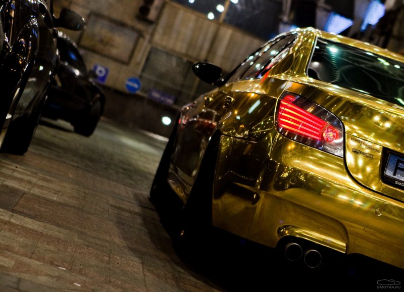 BMW m5 Gold