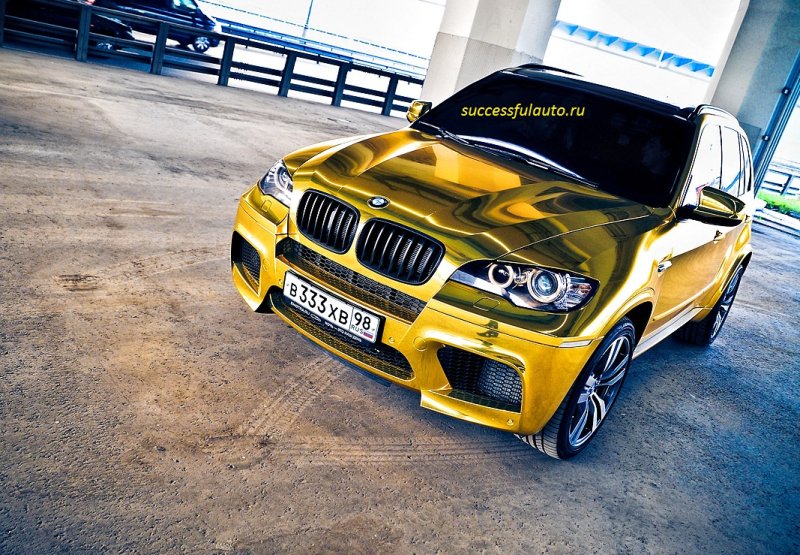 BMW m5 Gold