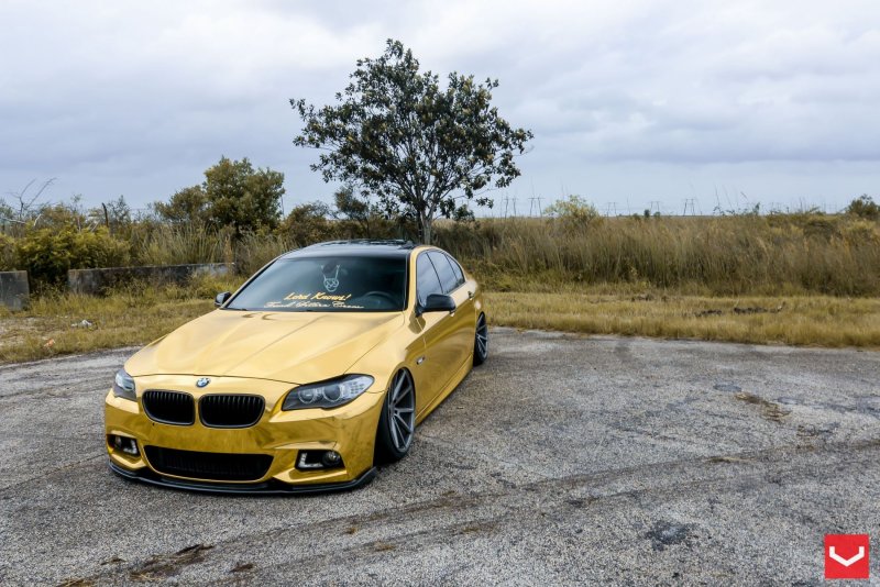 BMW m5 e60 Золотая